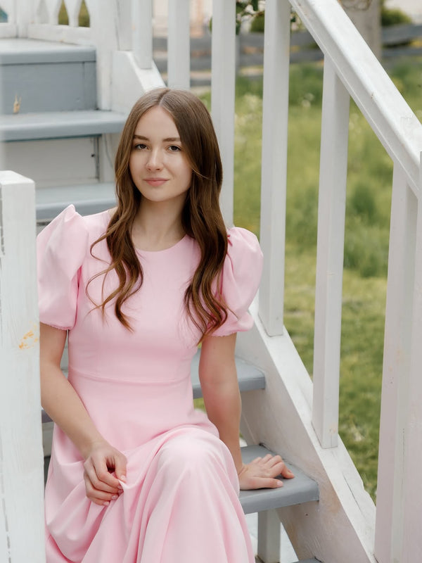 Bubblegum Pink Maxi Dress with Puff Sleeves and Round Neckline